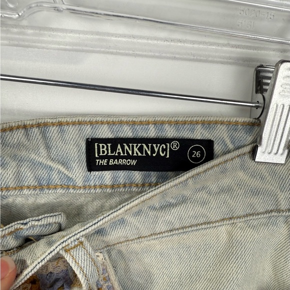 BLANK NYC The Barrow crochet front frayed hem light wash denim shorts. Size 26. - Picture 5 of 6